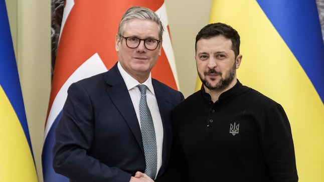 Keir Starmer and Volodymyr Zelensky shaking hands