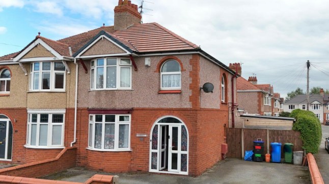 This unassuming 3-bed home is a Disney adult's dream https://www.rightmove.co.uk/properties/152043767#/?channel=RES_BUY TAKEN WITHOUT PERMISSION