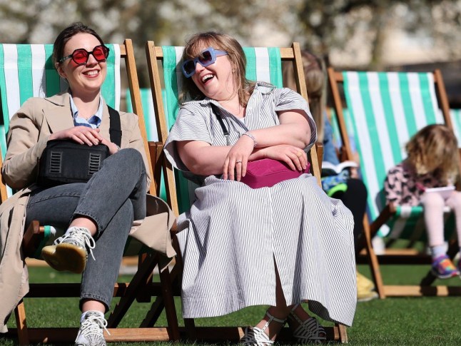 epa11999206 People sit on deck chairs at St. James' Park in London, Britain, 30 March 2025. Clocks went forward by an hour accross the UK on 01 March, heralding the start of British Summer Time (BST). EPA/ANDY RAIN
